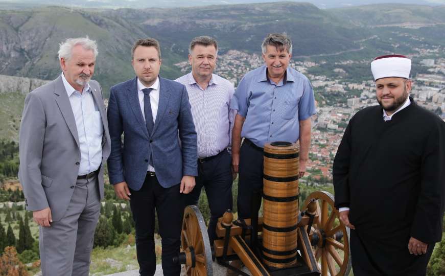 Abdulah Skaka poklonio ramazanski top Gradu Mostaru