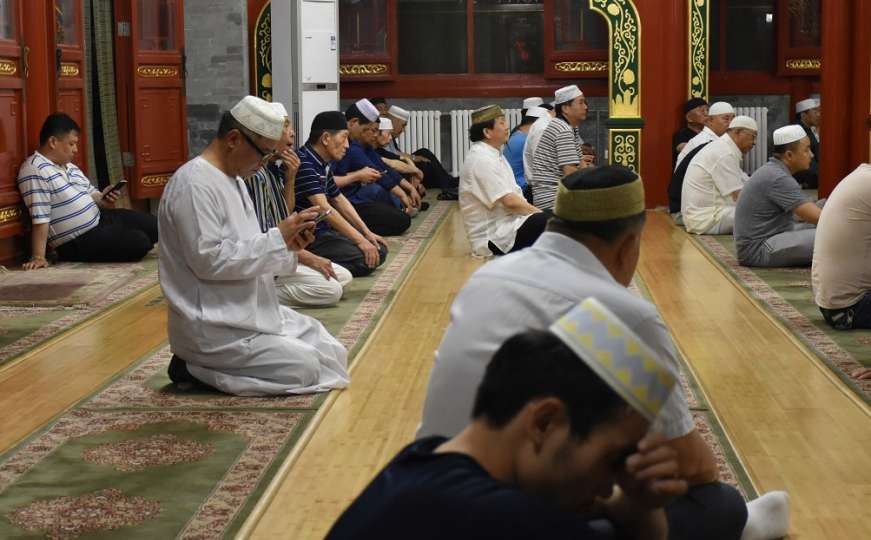Muslimani Kine klanjali prvi teravih-namaz 