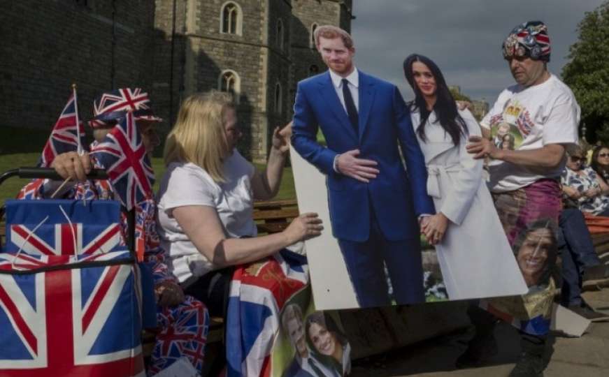 Euforija pred kraljevsko vjenčanje: Britanci kampuju na ulicama Londona