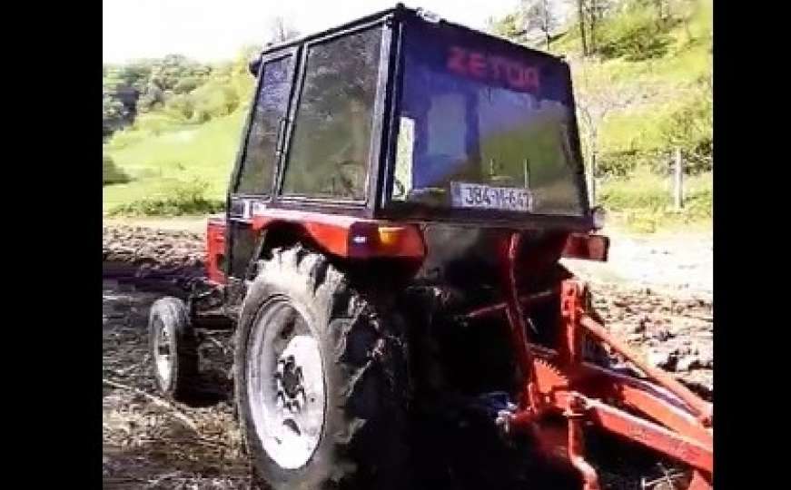 Banja Luka: Traktor vozi bez gazde 