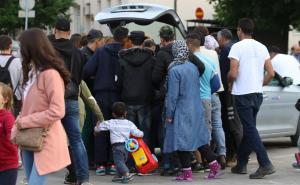 Posljednji momenti za migrante ispred Vijećnice: 600 osoba prebacuju u Mostar 