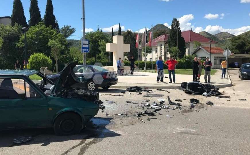 Stravičan sudar u Mostaru: Od motocikla i od prednjeg dijela Golfa nije ostalo ništa