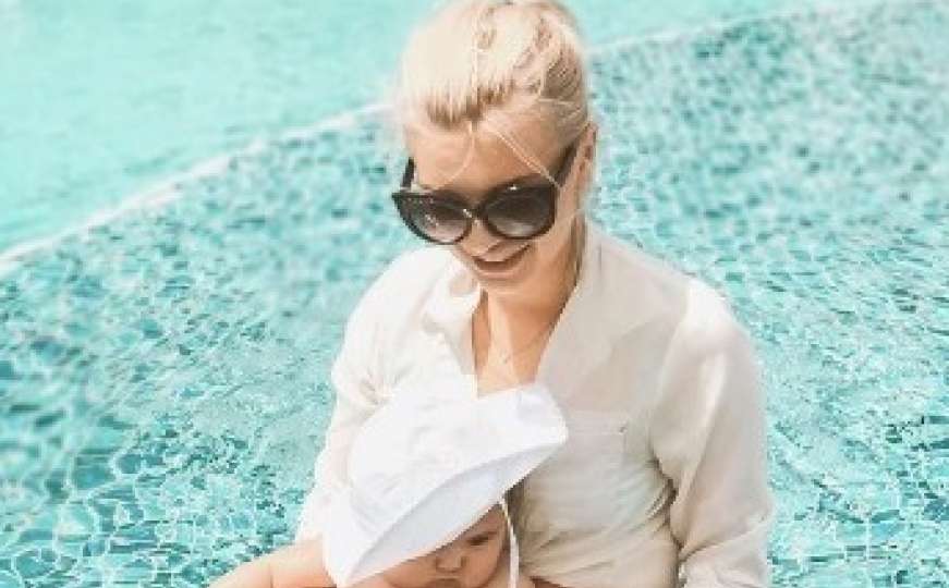 Ella Dvornik fotkala se s bebom u bazenu i izazvala more komentara 