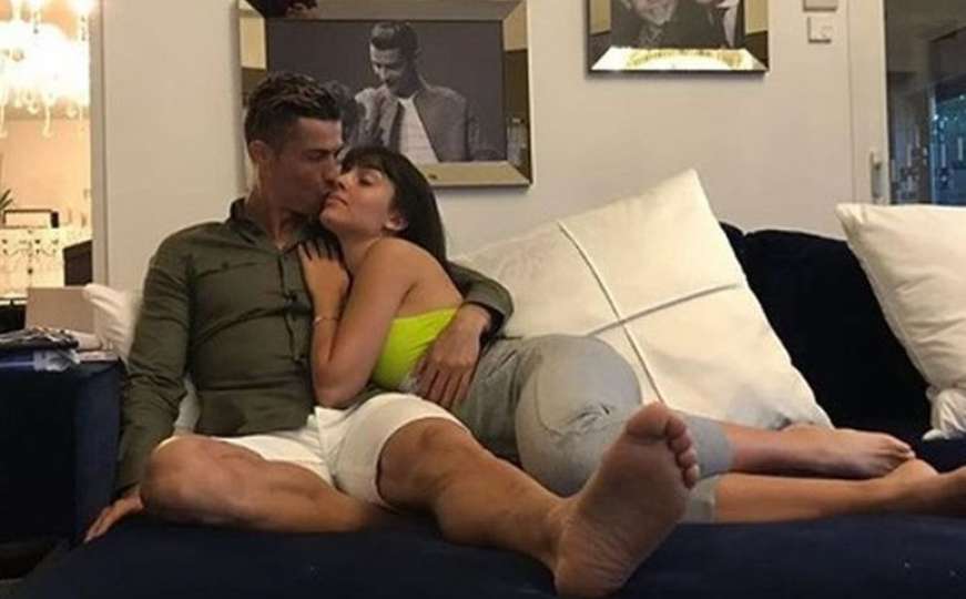 C. Ronaldo romantičnom fotkom s Georginom naljutio fanove: On je egoista