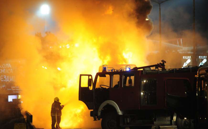 Slavlje postalo drama: Zapalio se autobus Crvene Zvezde, nogometaši iskakali
