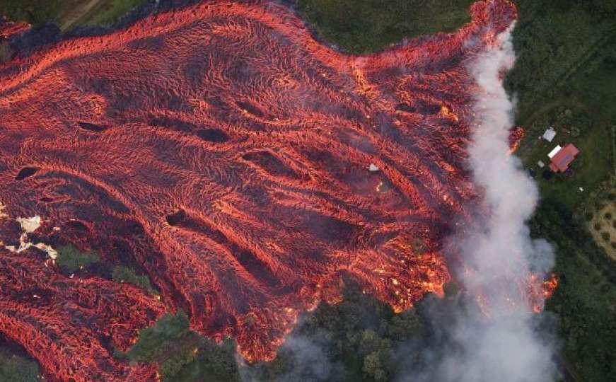Nova evakuacija na Havajima: Lava kulja iz zemlje i guta kuće