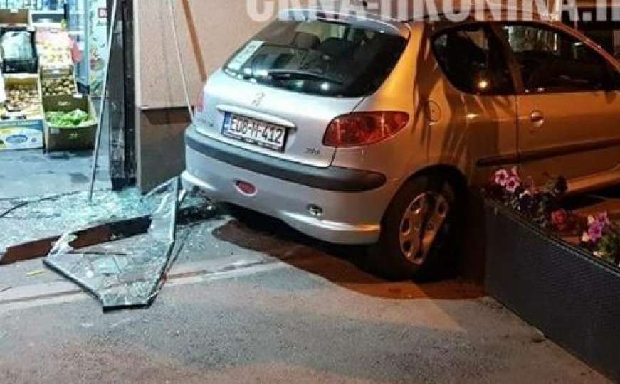  Sarajevo: Automobilom uletio u kafić