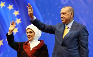 Erdoganu dodijeljen počasni doktorat IUS-a, nakon toga napustio Sarajevo 