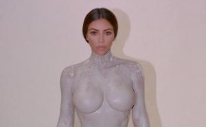 Kim je skinula sve sa sebe kako bi promovirala novi parfem