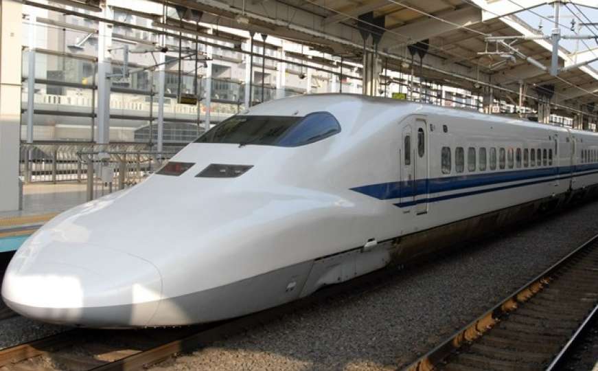 Shinkansen bullet train: Voz-metak juri brzinom i do 300 kilometara na sat