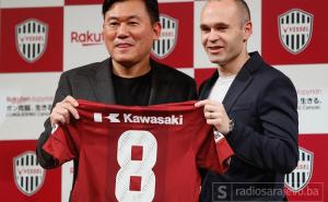 Iniesta u društvu Podolskog: Iz Barcelone prešao u japanski Vissel Kobe