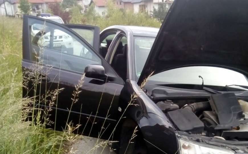 Lopovi ukrali automobil i ostavili ga rastavljenog usred Sarajeva 