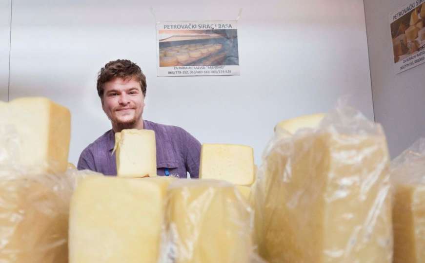Proizvodi sir od bosanskog mlijeka koje se dobija ispašom ljekovitih biljki 