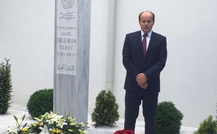 Delegacija SDA posjetila mezar Sulejmana Tihića