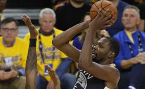 Warriorsi slavili protiv Rocketsa i zakazali duel s Jamesovim Cavsima