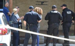 Inspekcija i policija na Trgu heroja: Nalog za rušenje dijela objekta u Hrasnom