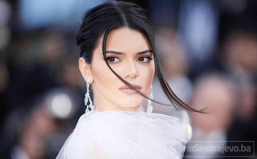 Sestre Kardashian vole košarkaše: Kendall Jenner "ulovila" mladog Simmonsa