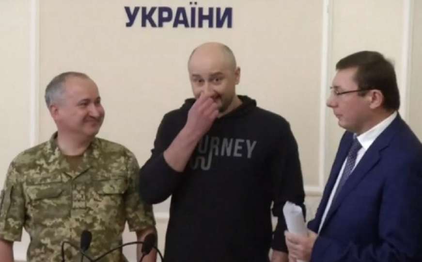 Pogledajte trenutak kada se pred kamerama pojavio ruski novinar Babčenko