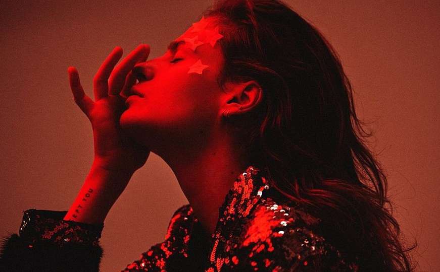 Christine and the Queens ft. Dam-Funk - Girlfriend