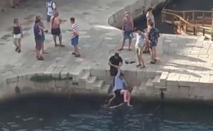 Pijani turisti u šali se naguravali pa upali u more u Dubrovniku