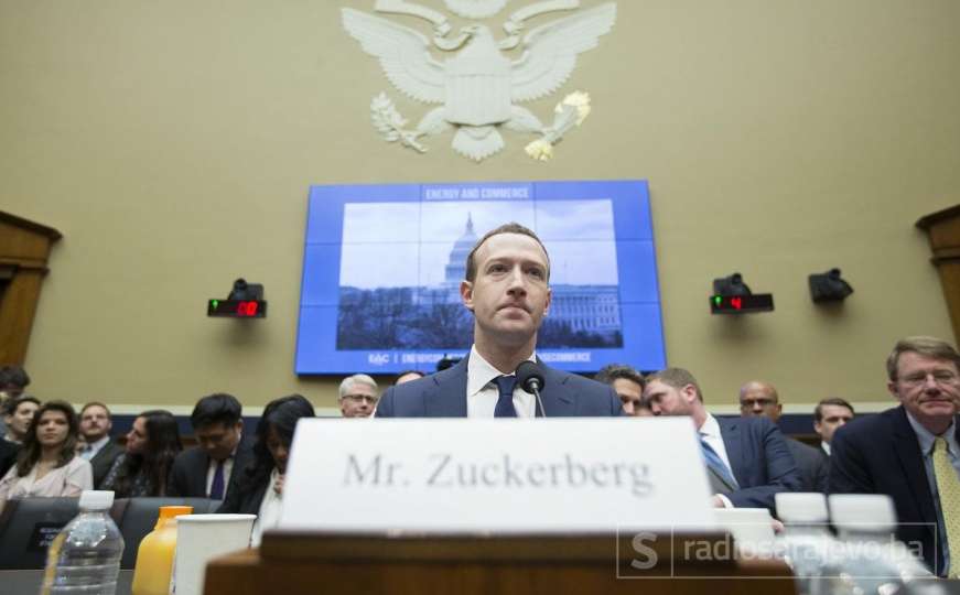 Akcionari Facebooka na sastanku tražili ostavku Marka Zuckerberga
