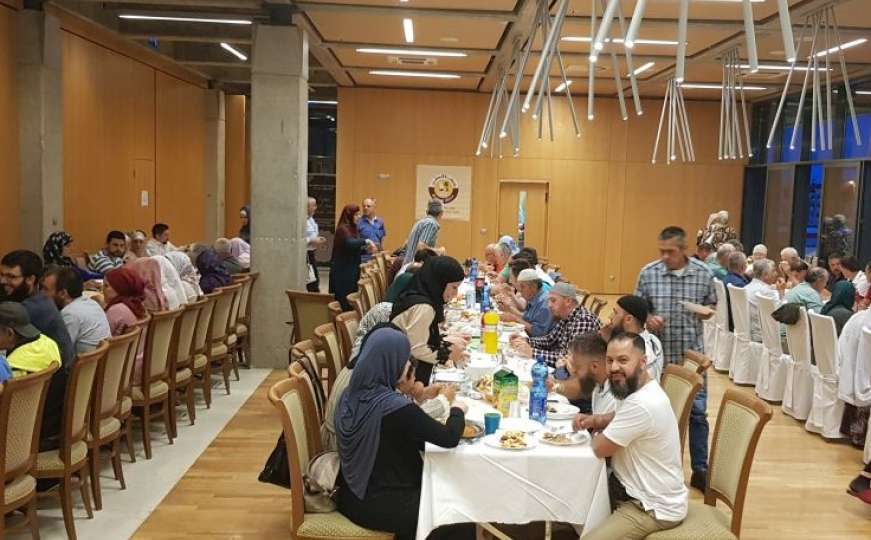 Iftar u Rijeci povodom Lejletul-bedra okupio brojne vjernike
