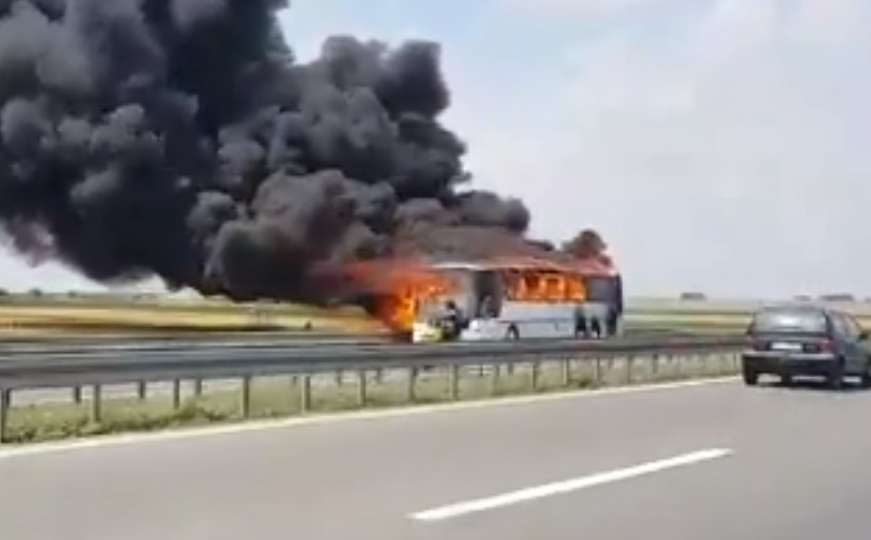 Drama na autoputu kod aerodroma "Nikola Tesla", izgorio hrvatski autobus