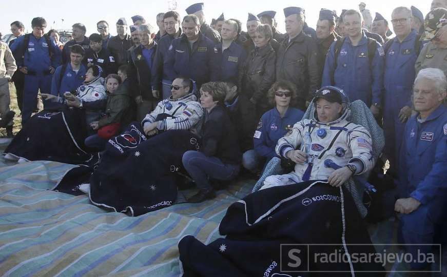 Ruska svemirska kapsula s tri astronauta sletjela u Kazahstan