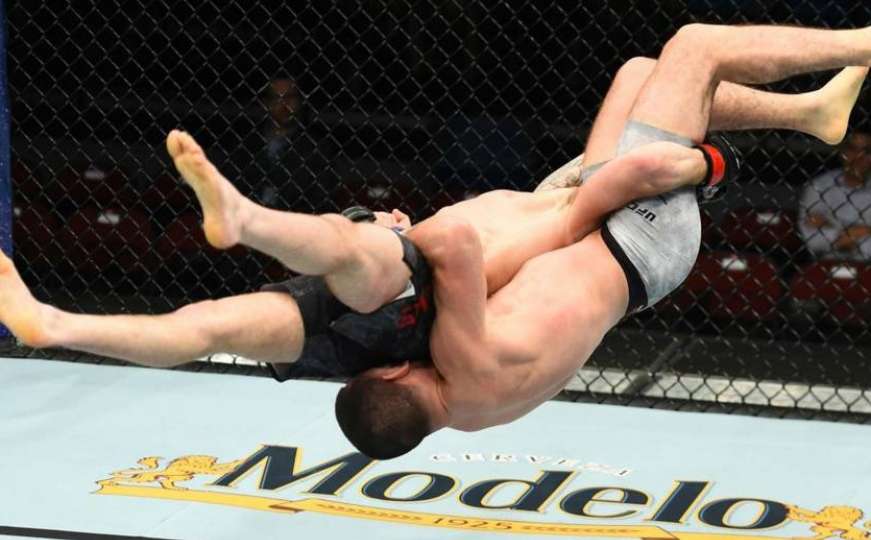 Bizarna borba u UFC-u: Borac sam sebe nokautirao