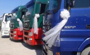 Neobična svadbena kolona kamiona u Čapljini