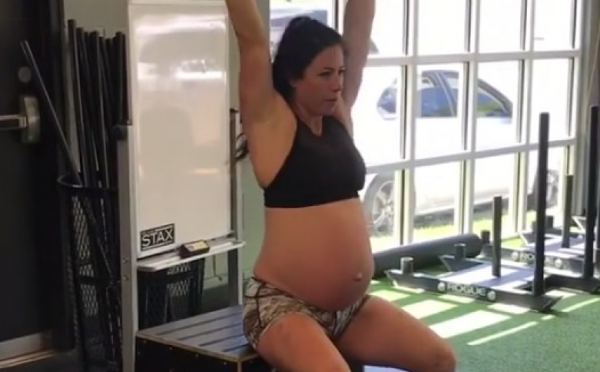 Olimpijka Emily Breeze diže tegove i u devetom mjesecu trudnoće