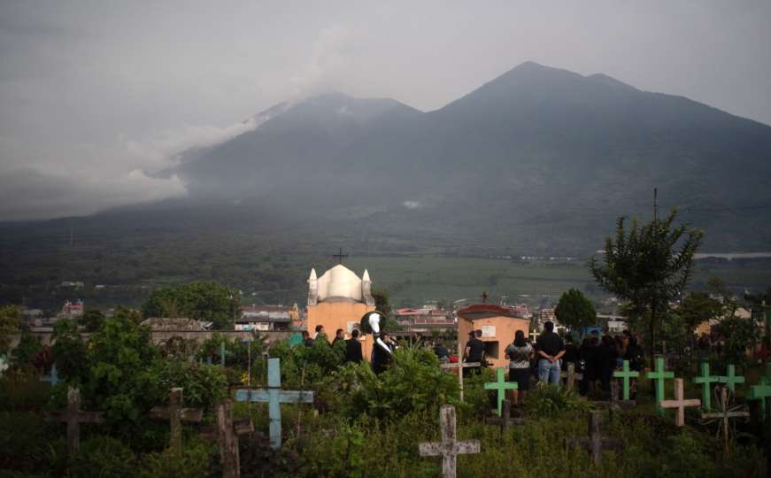 U erupciji vulkana Fuego u Gvatemali nestale 192 osobe, poginulo 70