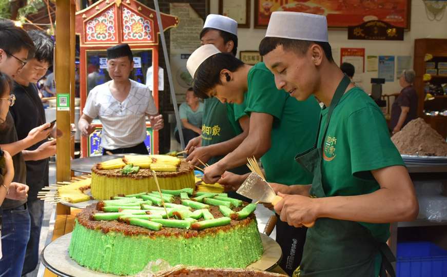 Ramazan u Kini: Tradicionalna jela na iftaru, teravija u džamiji staroj 13 stoljeća