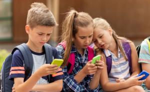 Sprema se zabrana mobitela u osnovnim školama i učenicima i nastavnicima
