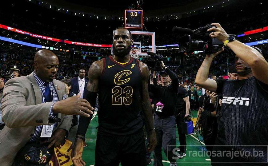 Kralj je posrnuo: LeBron James tri susreta igrao sa slomljenom rukom 