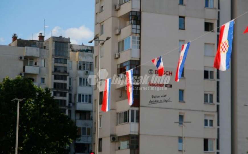 Misterija u Mostaru: Grad okićen zastavama "Herceg-Bosne"