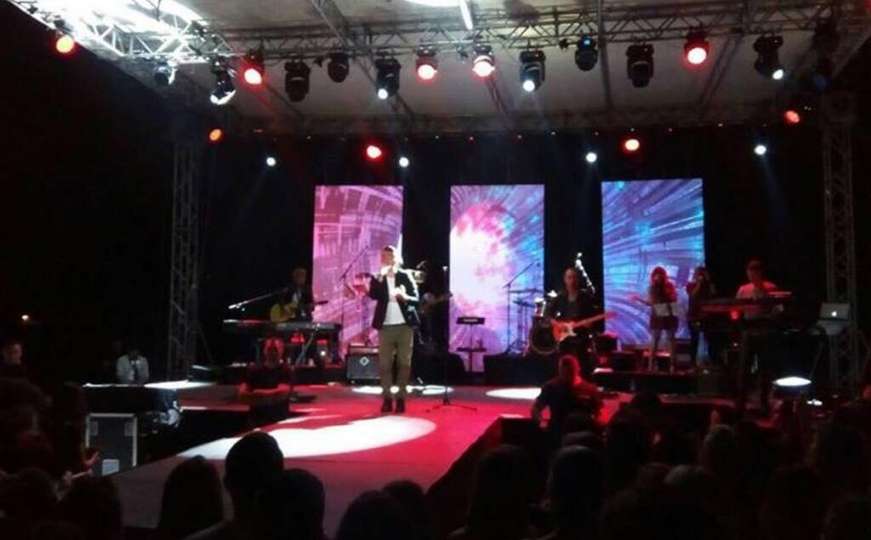 Spektakularan koncert: Hiljade Mostaraca pjevalo sa Željkom Joksimovićem