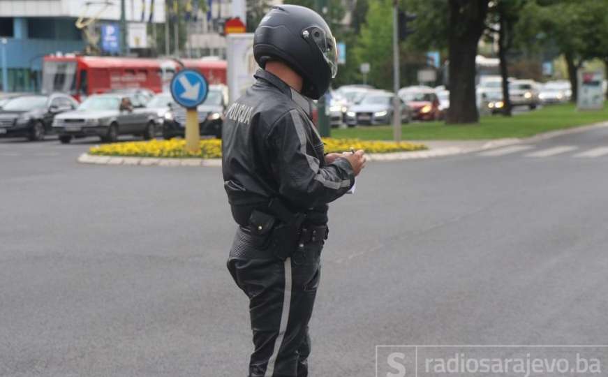 Šta je radila policija, dok su vozači u Sarajevu zaustavili vozila 