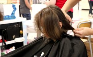 Srednjoškolci iz Travnika donirali kosu za djecu oboljelu od raka