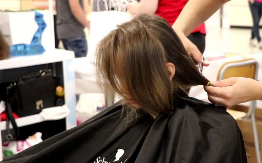 Srednjoškolci iz Travnika donirali kosu za djecu oboljelu od raka