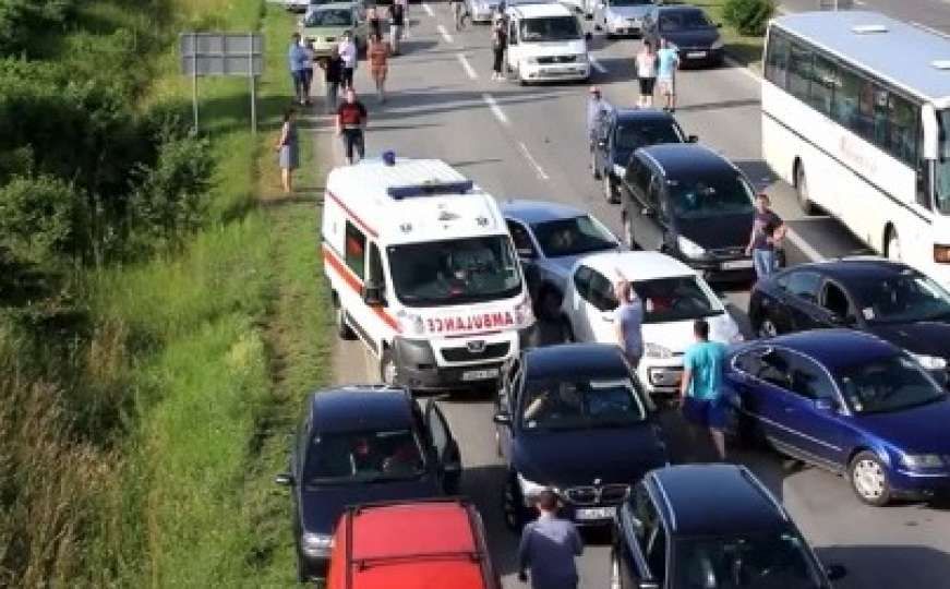 Bahati vozači tokom zastoja saobraćaja nisu htjeli pustiti vozila Hitne pomoći