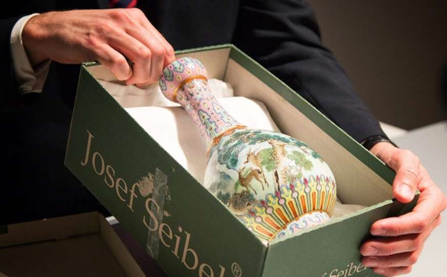 Kineska vaza pronađena u kutiji za cipele prodana za 16,2 miliona eura