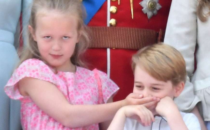 Dječija posla: Nestašna rodica gurnula princa Georgea niz padinu