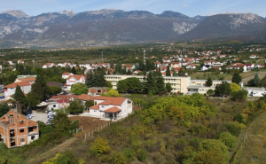 Mostar: Tromjesečna beba se utopila u bunaru, majka spašena