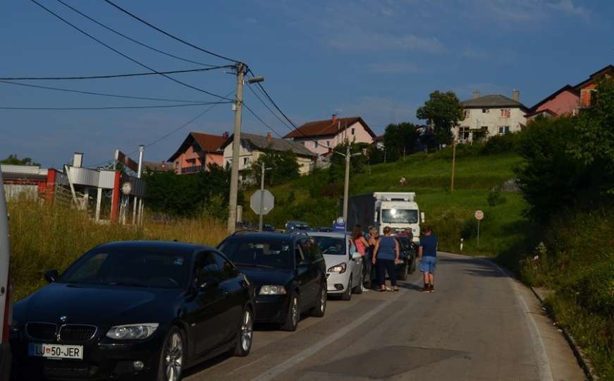 Blokada GP Maljevac do daljnjeg: Građani uznemireni zbog višesatnih čekanja
