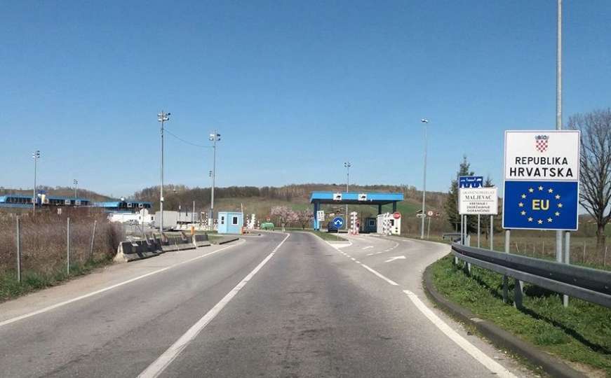 Migranti vraćeni u kamp u Trnovima, na GP-u Velika Kladuša mirno