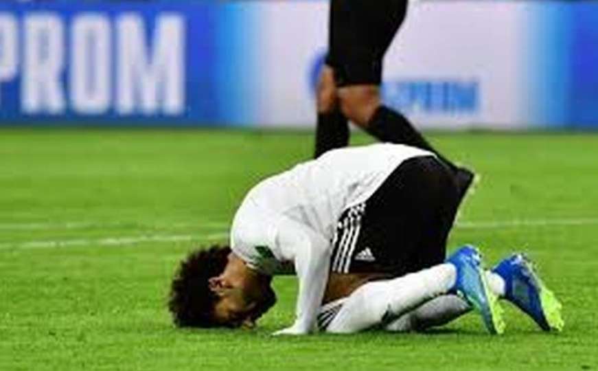 Salahova proslava oduševila milione: Pao na sedždu za euforiju Faraona