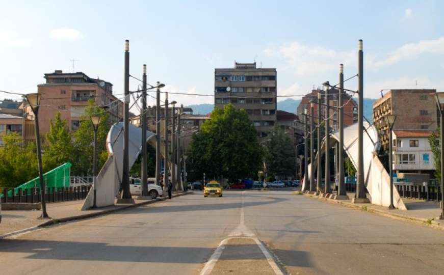 Kosovska Mitrovica: Napadnut Albanac, kamenovano vozilo EULEX-a