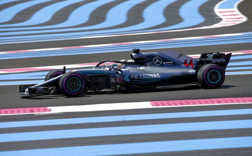 Francuska: Slavlje Hamiltona na prvoj utrci u Le Castelletu nakon 28 godina 
