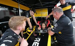 Aseel Al-Hamad: Prva žena iz Saudijske Arabije za bolidom Formule 1